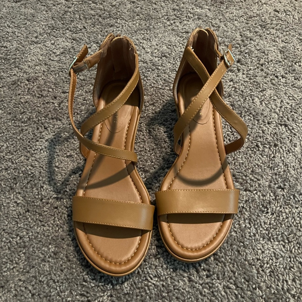 Women's Tan Strappy Sandals